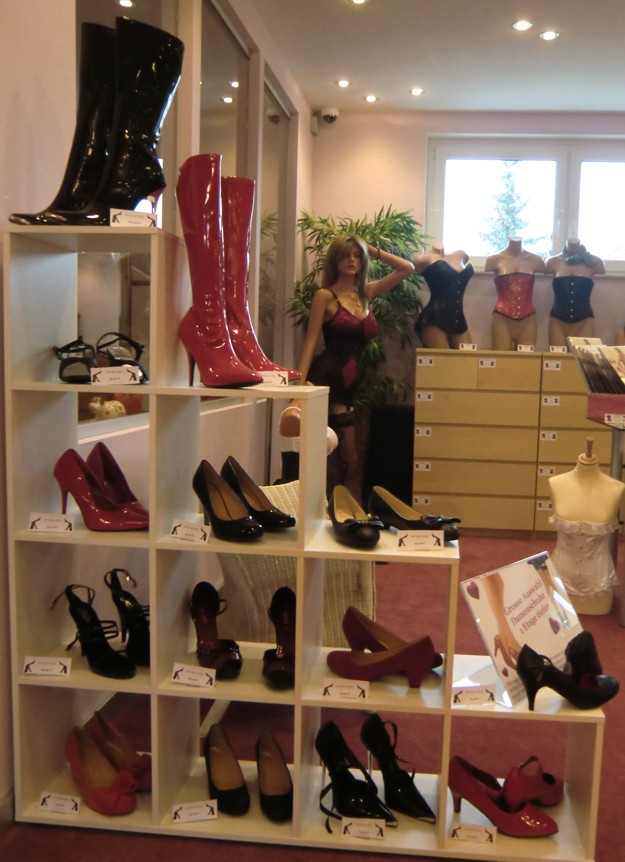 damenschuhe-auswahl-showroom-transgender-schwaig-nuernberg.jpg