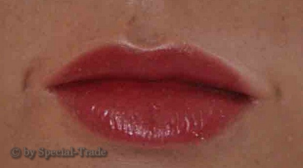 frauenmaske-ultra-realistisch-ildiko-detail-lippen-mund.jpg