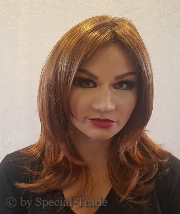 frauenmaske-ultra-realistisch-ildiko-rot-3.jpg