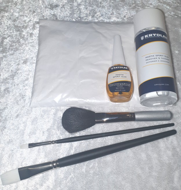 klebeset-fuer-professionelle-frauenmasken.jpg