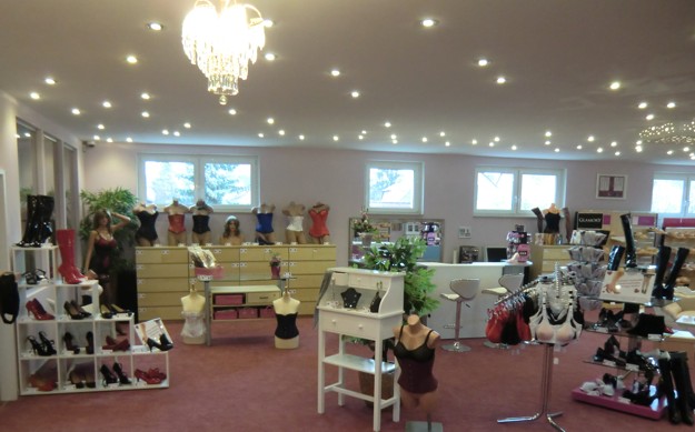 showroom-ueberblick-eingang-transgender-schwaig-nuernberg.jpg
