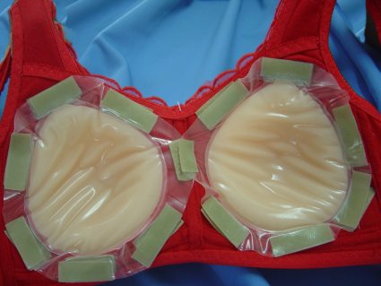 silikonbusen-im-offenen-bh-breast-bra-befestigungstechnik-1.jpg
