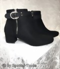 stiefelette-schwarz-wildlederimitat-goldene-schnalle-1900-1903-625-small.jpg